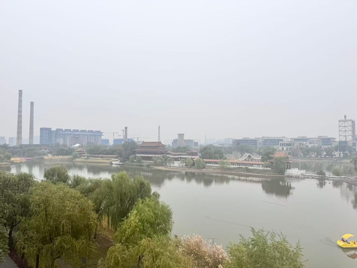 群明湖与园区建筑