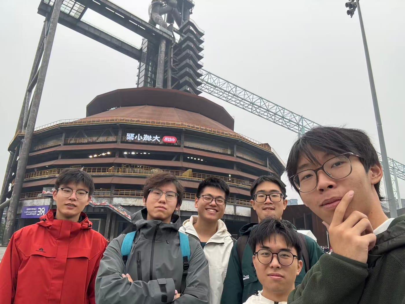 调研小组在首钢园现场观察